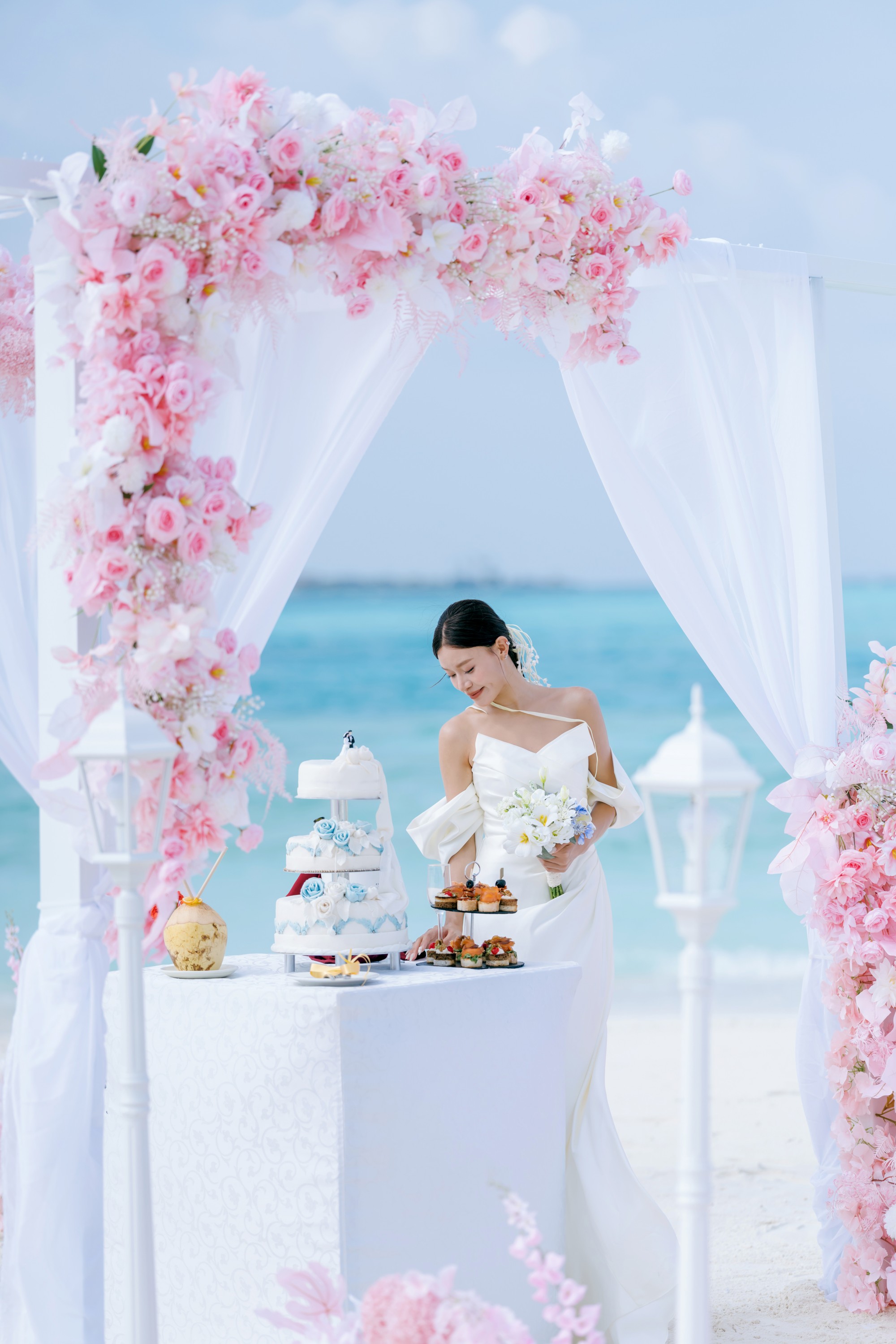 Velavaru_Maldives Beach Wedding-7 (1).jpg